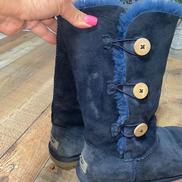 UGG
Australia Bailey Button Triplet Boots
Size 6 - Picture 10 of 10